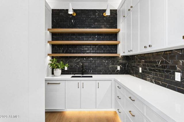 6610 N MOUNTAIN VIEW Drive, Paradise Valley, AZ 85253