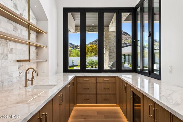 6610 N MOUNTAIN VIEW Drive, Paradise Valley, AZ 85253