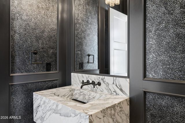 6610 N MOUNTAIN VIEW Drive, Paradise Valley, AZ 85253