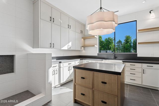 6610 N MOUNTAIN VIEW Drive, Paradise Valley, AZ 85253