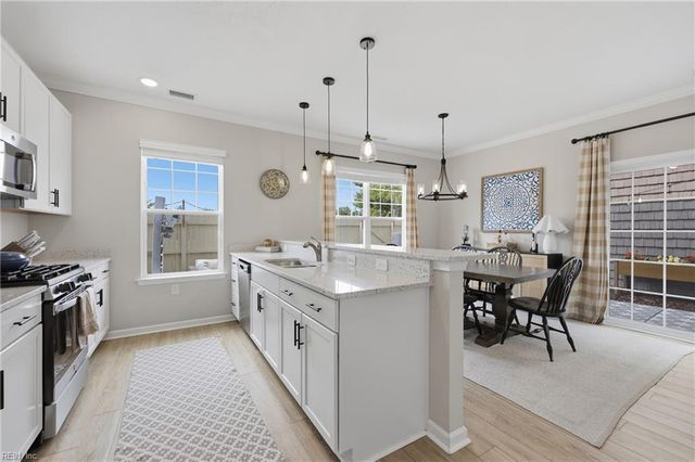 1916 Dobson CT, Chesapeake, VA 23322