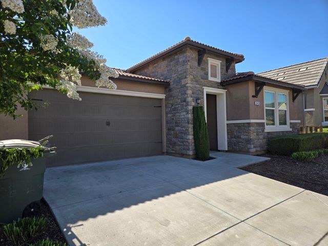 3416 Carmelita Avenue, Clovis, CA 93619