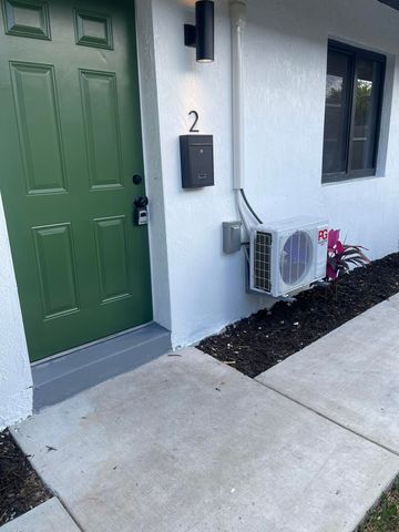 880 NW 8th Avenue, Pompano Beach, FL 33060
