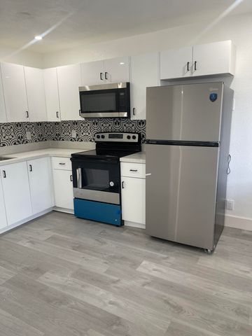 880 NW 8th Avenue, Pompano Beach, FL 33060