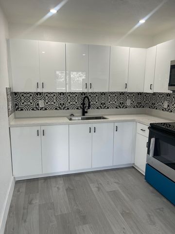 880 NW 8th Avenue, Pompano Beach, FL 33060