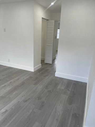 880 NW 8th Avenue, Pompano Beach, FL 33060