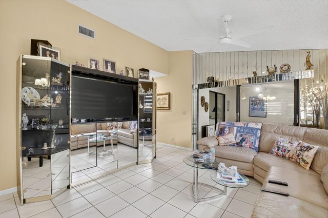 6234 Pointe Regal Circle, Delray Beach, FL 33484
