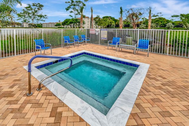 6234 Pointe Regal Circle, Delray Beach, FL 33484