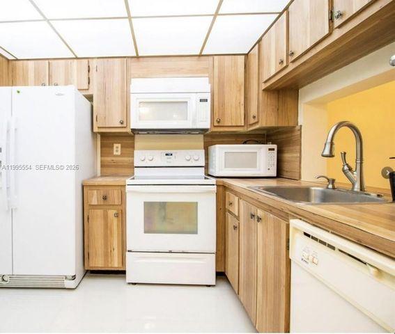 20850 San Simeon Way 408-5, Miami, FL 33179