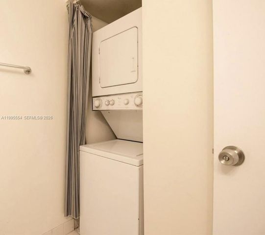 20850 San Simeon Way 408-5, Miami, FL 33179