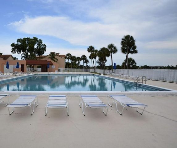 20850 San Simeon Way 408-5, Miami, FL 33179