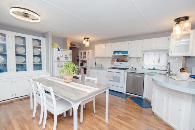 2713 Benlana Court, Maplewood, MN 55119
