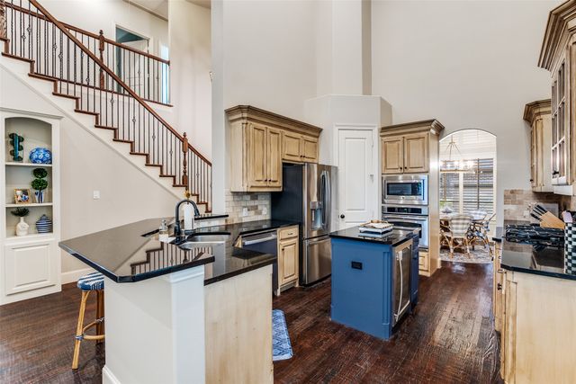 2242 Forest Hollow Park, Dallas, TX 75228