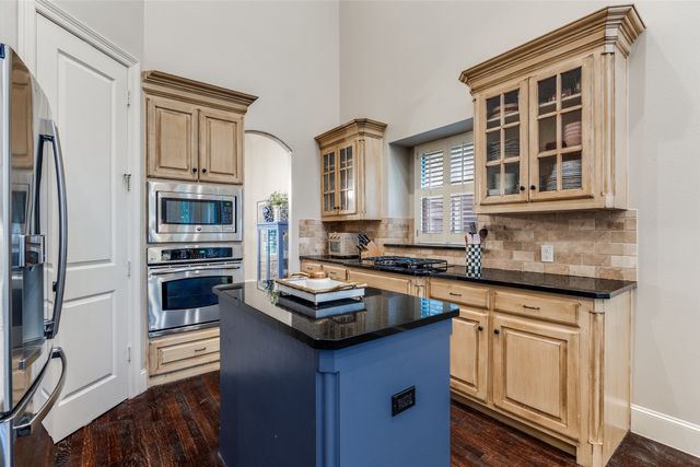2242 Forest Hollow Park, Dallas, TX 75228