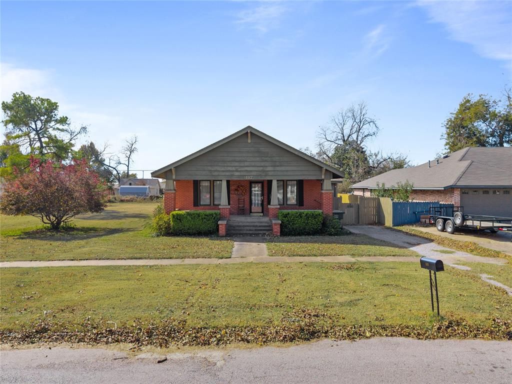 Image 1 of property listing at 117 S Cherry Street, Pauls Valley, OK 73075