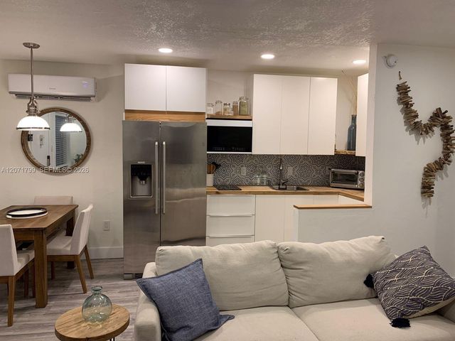 1860 Venice Park Drive 206, North Miami, FL 33181