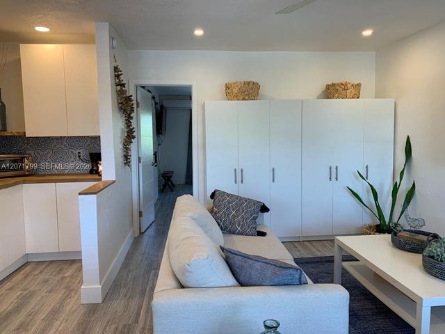 1860 Venice Park Drive 206, North Miami, FL 33181