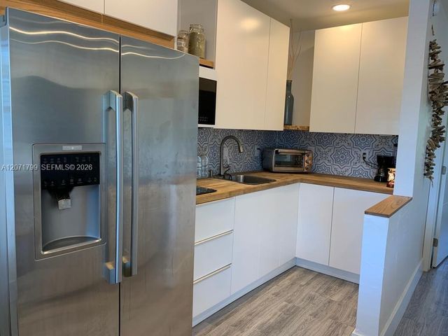 1860 Venice Park Drive 206, North Miami, FL 33181