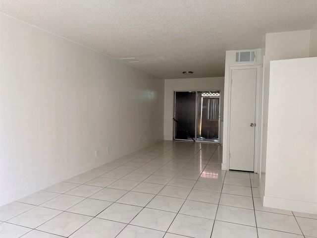 2552 NW 52nd Avenue B19, Lauderhill, FL 33313