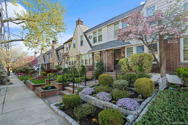 65-41 77th Place, Middle Village, NY 11379