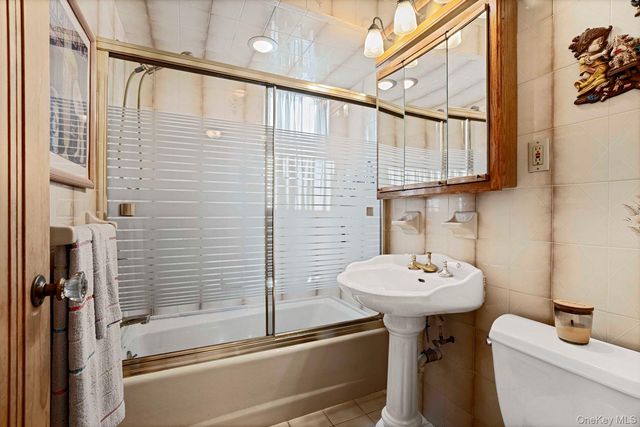 65-41 77th Place, Middle Village, NY 11379