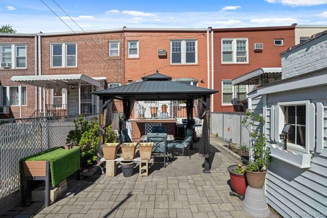 65-41 77th Place, Middle Village, NY 11379