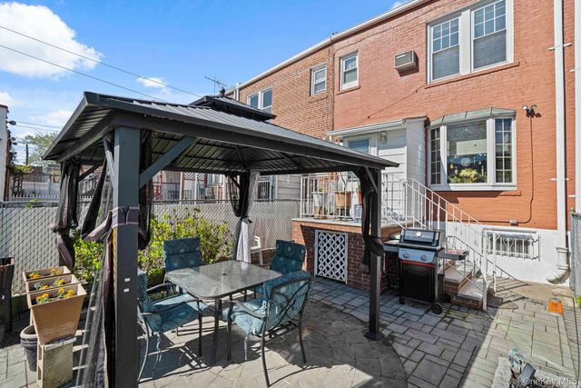 65-41 77th Place, Middle Village, NY 11379