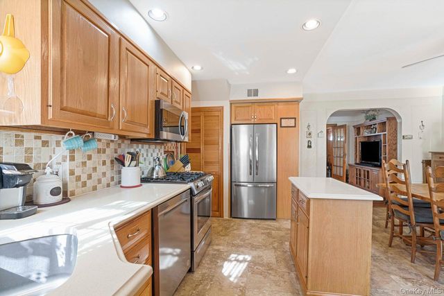 65-41 77th Place, Middle Village, NY 11379