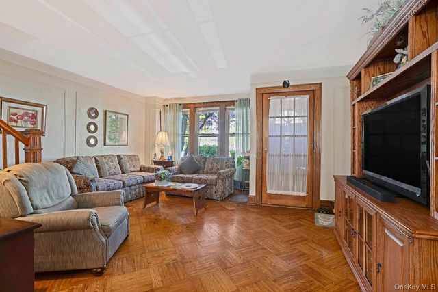 65-41 77th Place, Middle Village, NY 11379
