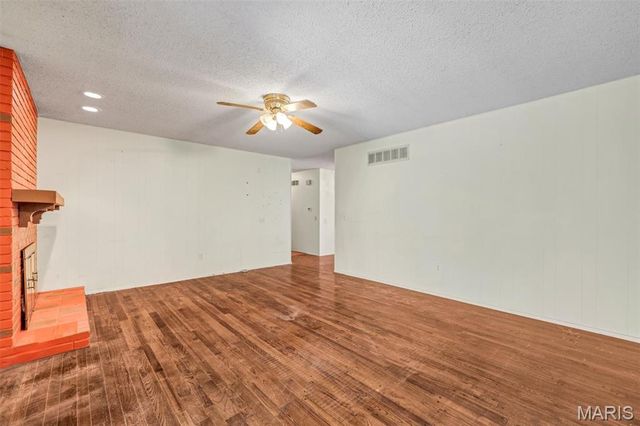 1115 Dutch Mill Drive, Ballwin, MO 63011