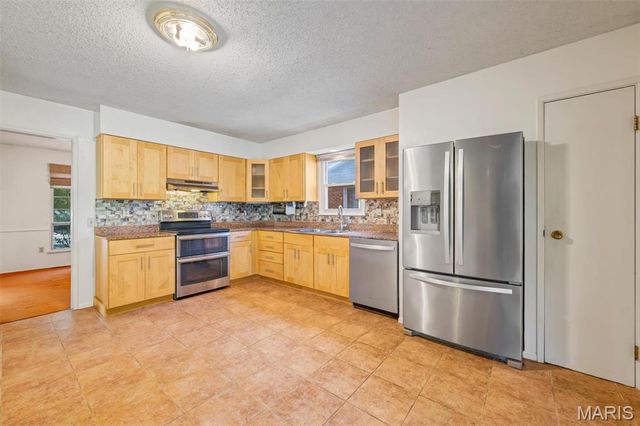 1115 Dutch Mill Drive, Ballwin, MO 63011