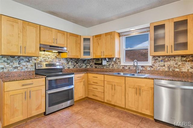 1115 Dutch Mill Drive, Ballwin, MO 63011