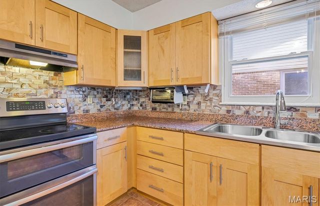 1115 Dutch Mill Drive, Ballwin, MO 63011