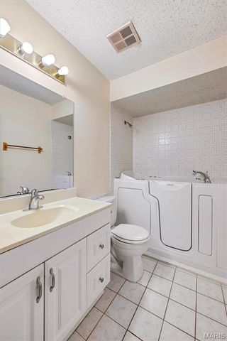 1115 Dutch Mill Drive, Ballwin, MO 63011