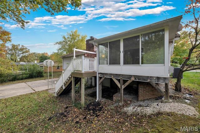 1115 Dutch Mill Drive, Ballwin, MO 63011