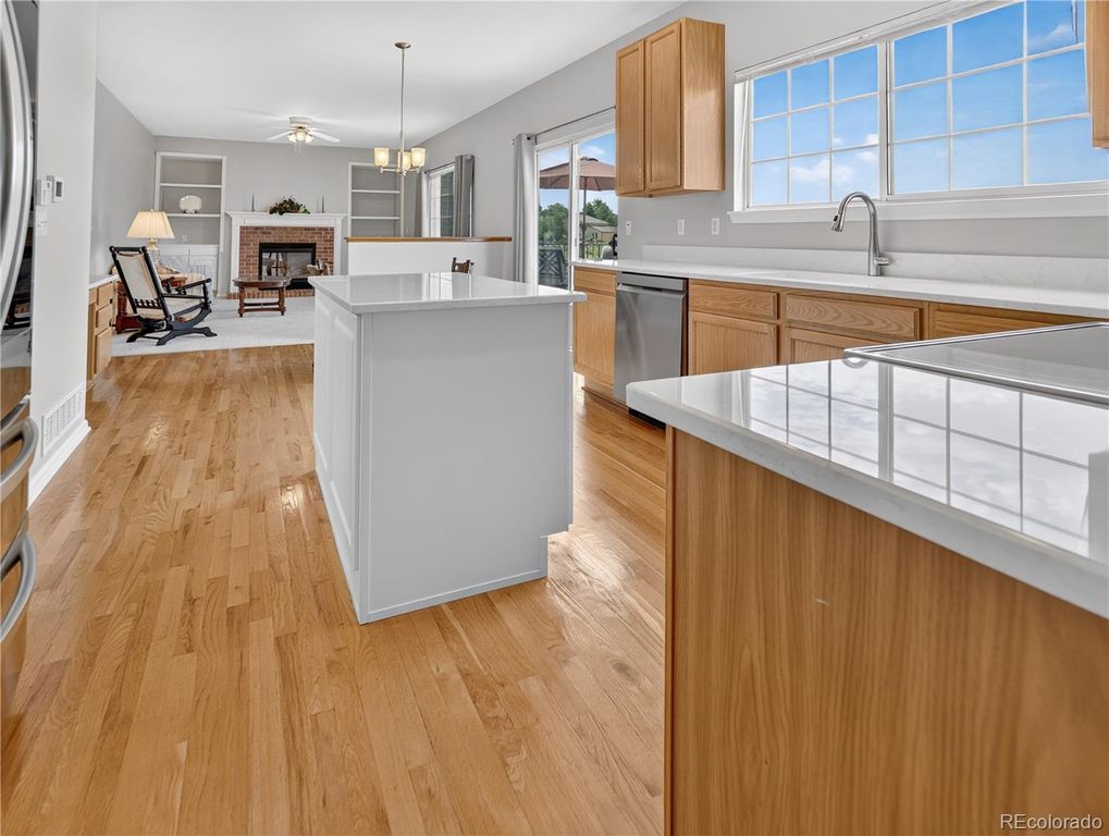 Image 13 of property listing at 9751 Golden Eagle Avenue, Highlands Ranch, CO 80129