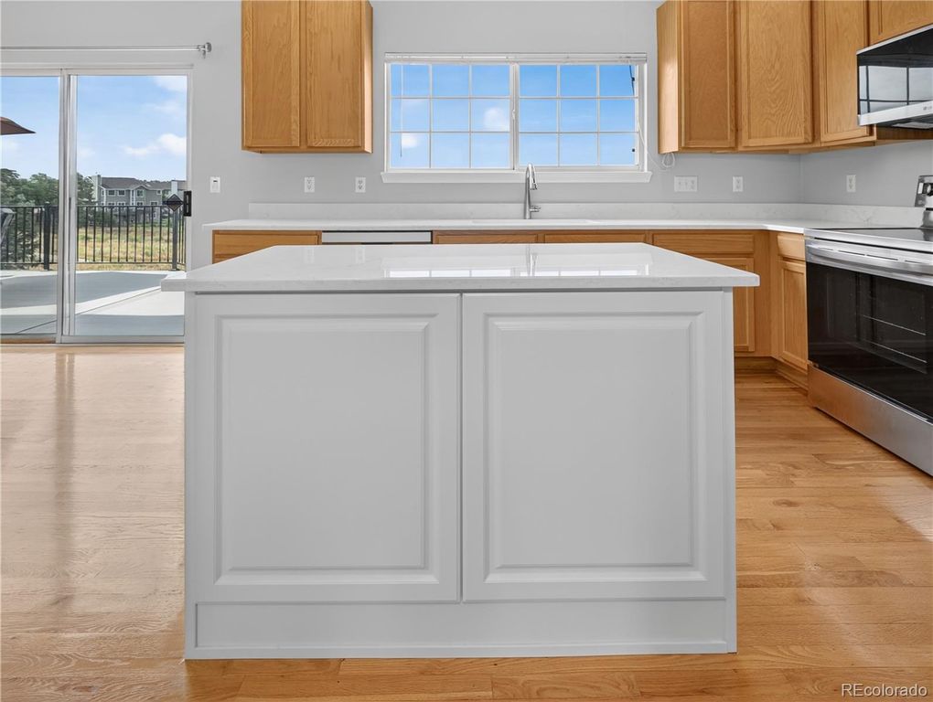 Image 14 of property listing at 9751 Golden Eagle Avenue, Highlands Ranch, CO 80129