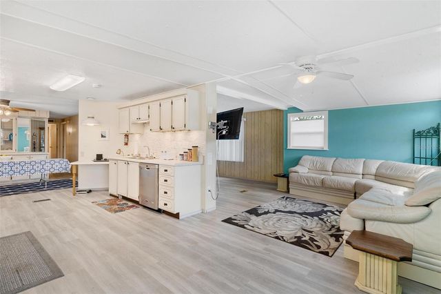717 W COACH N FOUR DRIVE, Leesburg, FL 34748