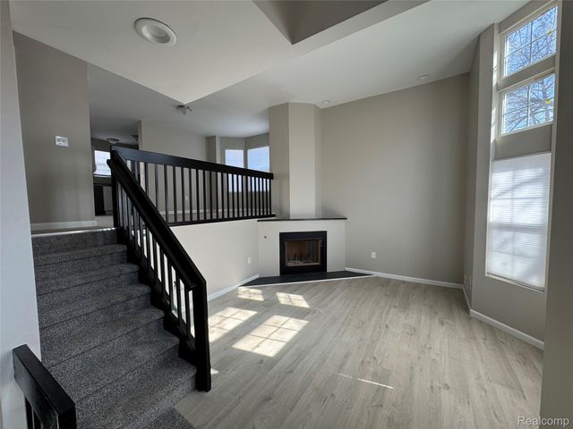 115 N Georgetown Square 10, Royal Oak, MI 48067