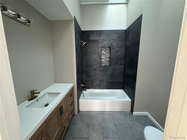 115 N Georgetown Square 10, Royal Oak, MI 48067