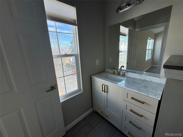 115 N Georgetown Square 10, Royal Oak, MI 48067