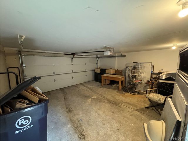 115 N Georgetown Square 10, Royal Oak, MI 48067