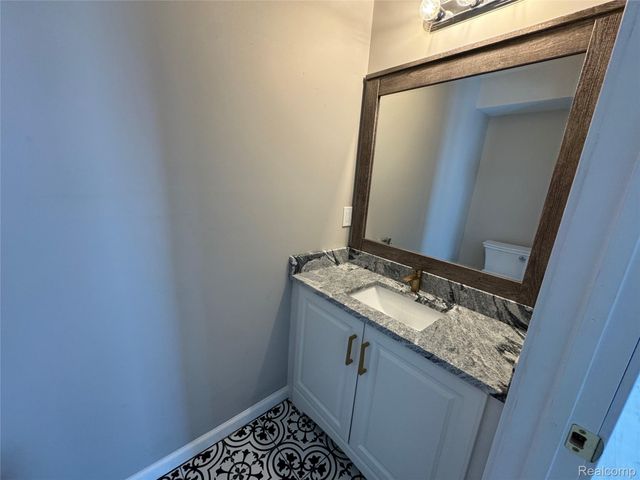 115 N Georgetown Square 10, Royal Oak, MI 48067