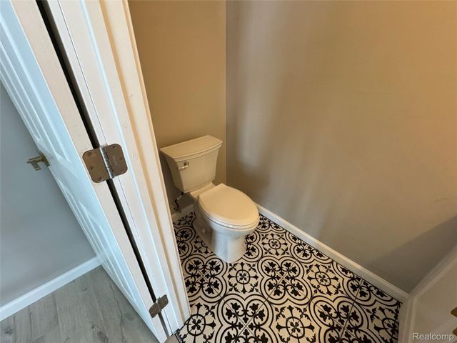 115 N Georgetown Square 10, Royal Oak, MI 48067