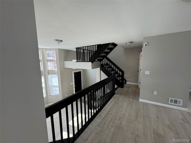 115 N Georgetown Square 10, Royal Oak, MI 48067