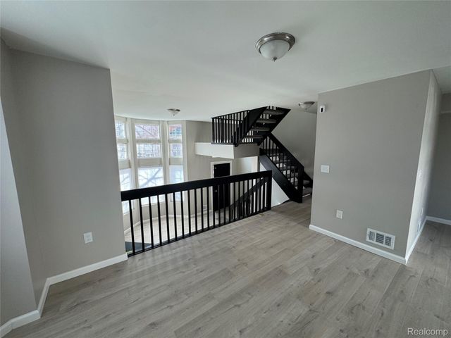 115 N Georgetown Square 10, Royal Oak, MI 48067