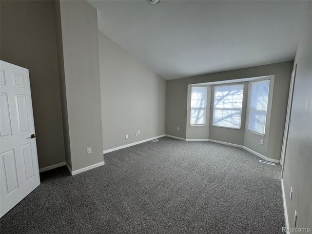 115 N Georgetown Square 10, Royal Oak, MI 48067