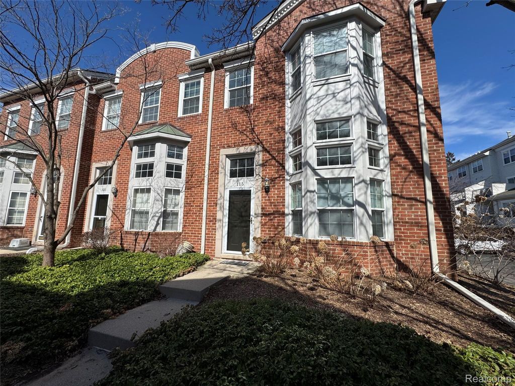 115 N Georgetown Square 10, Royal Oak, MI 48067