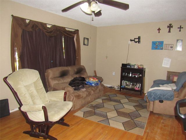 706 Abney Street, Whitesboro, TX 76273