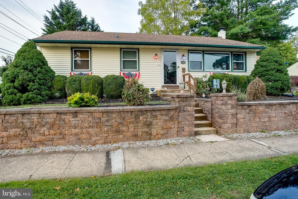 201 S MAPLE AVE, MAPLE SHADE, NJ 08052 — exterior